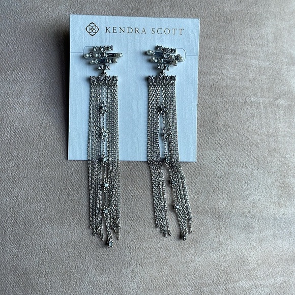 KENDRA SCOTT NWT Madelyn Statement Tassel Earrings SILVER Rhodium fringe - Picture 6 of 8